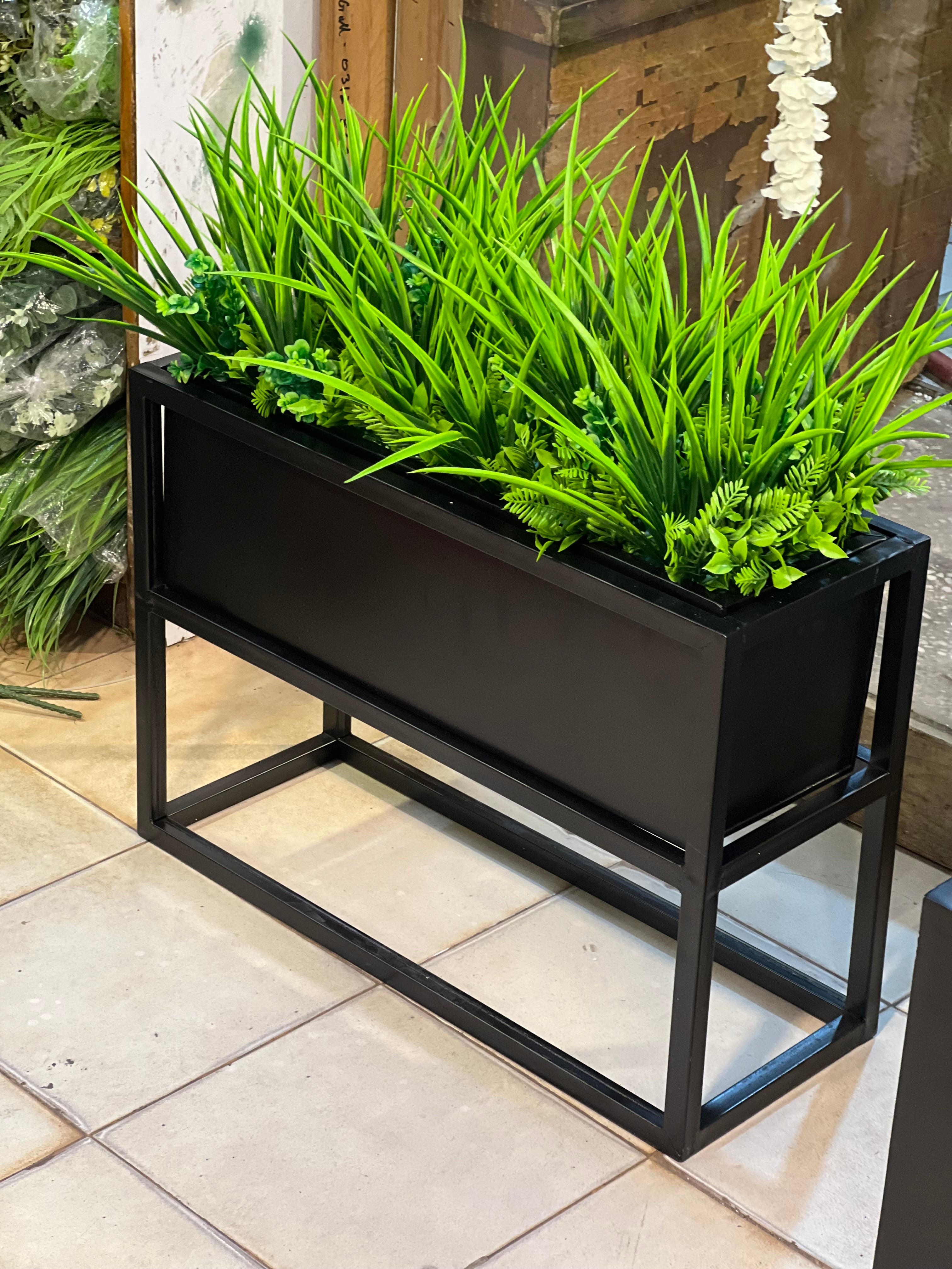 New metal Planter with fillers