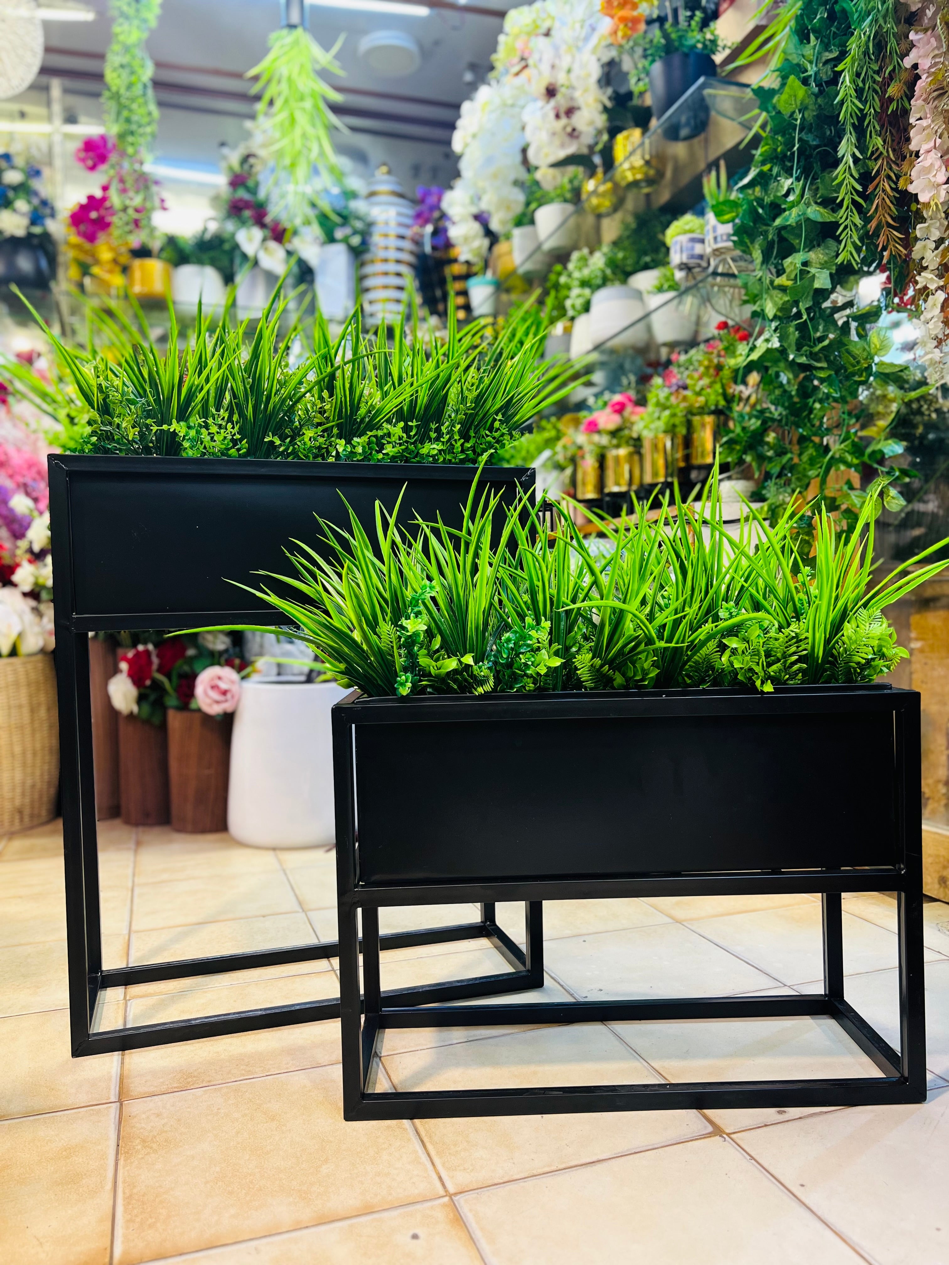 New metal Planter with fillers