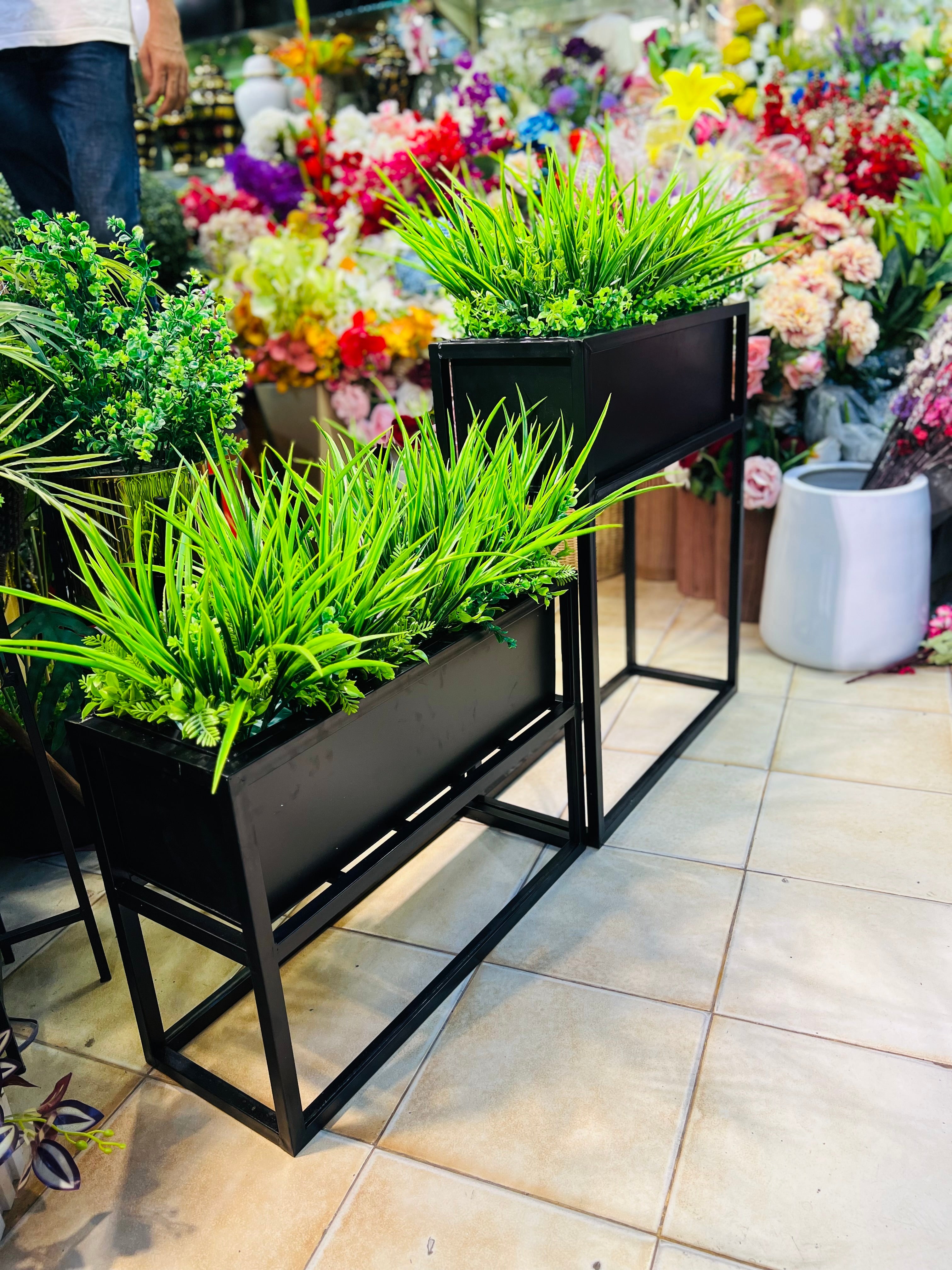 New metal Planter with fillers