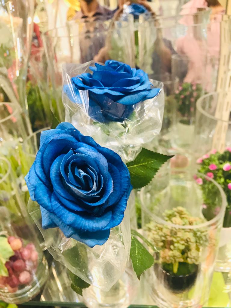 navy blue roses 